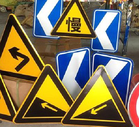 建水标识标牌中颜色的确定是很重要的。